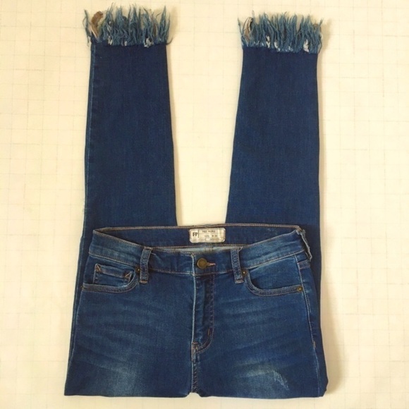 Free People Mid Rise Raw Frayed Fringe Hem Dark Wash Fringe Ankle Skinny Jeans - Picture 14 of 16